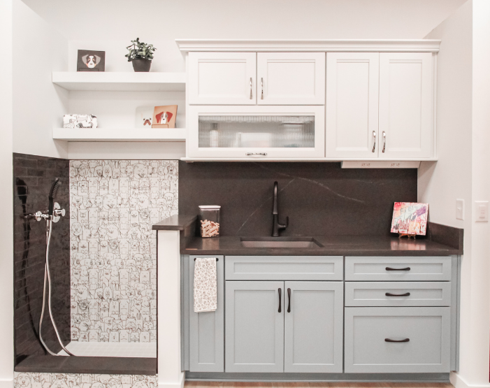 Puppy bath and grooming station